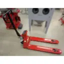 Holzmann HUB25KG 2500 kg punnitseva haarukkavaunu Esittelymalli