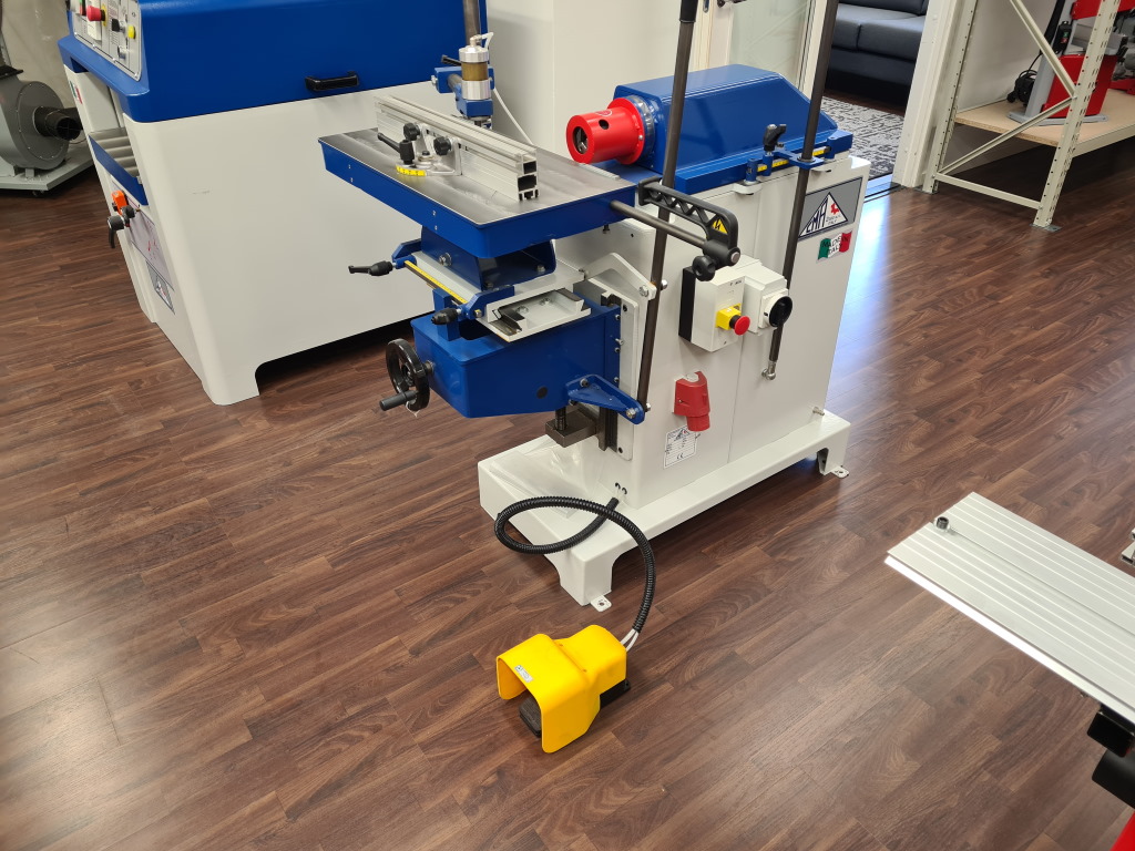 CMA2000 pitkänreiänporakone CMA72 esittelykone